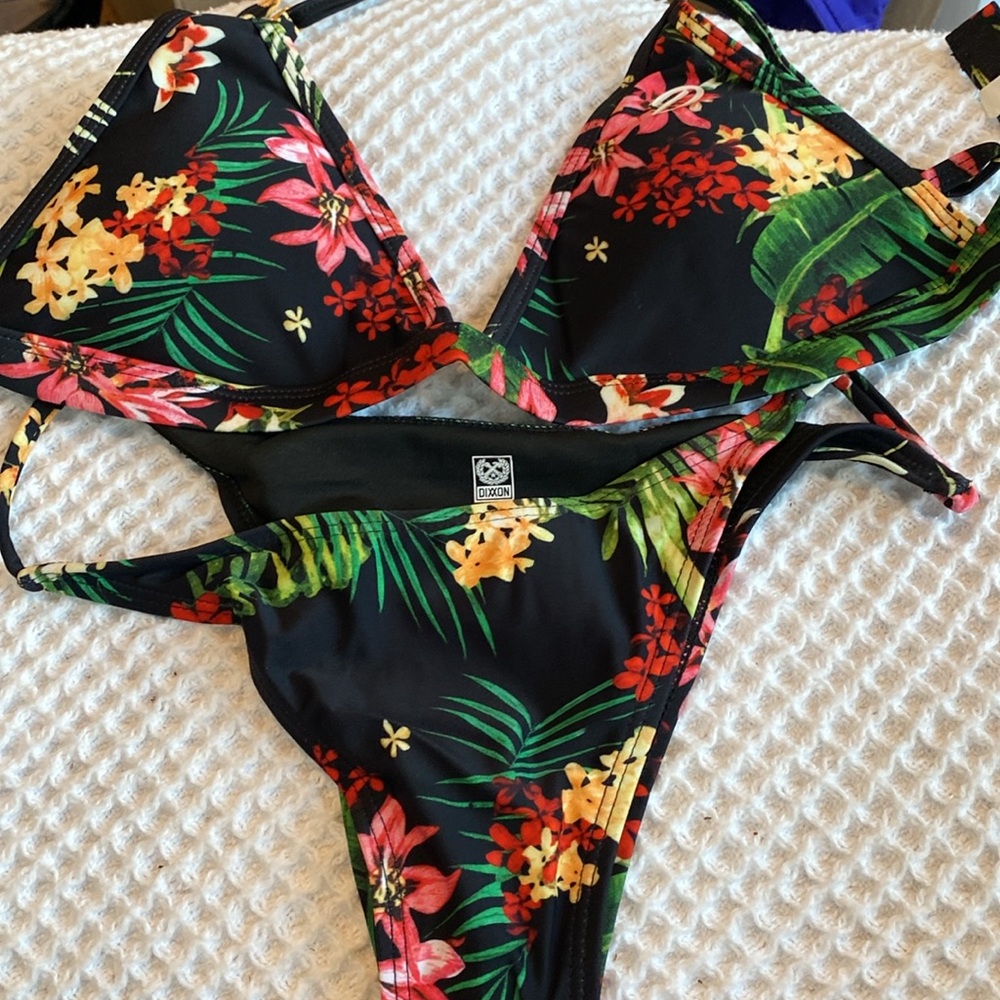 Dixxon Women’s Gili tanning  Top &‎ Bottom new in package